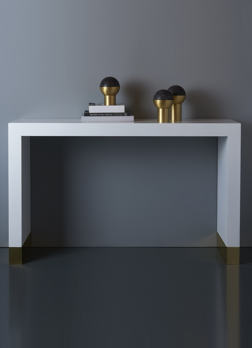 CONSOLA L: 130cm W: 35cm h: 80cm siyah